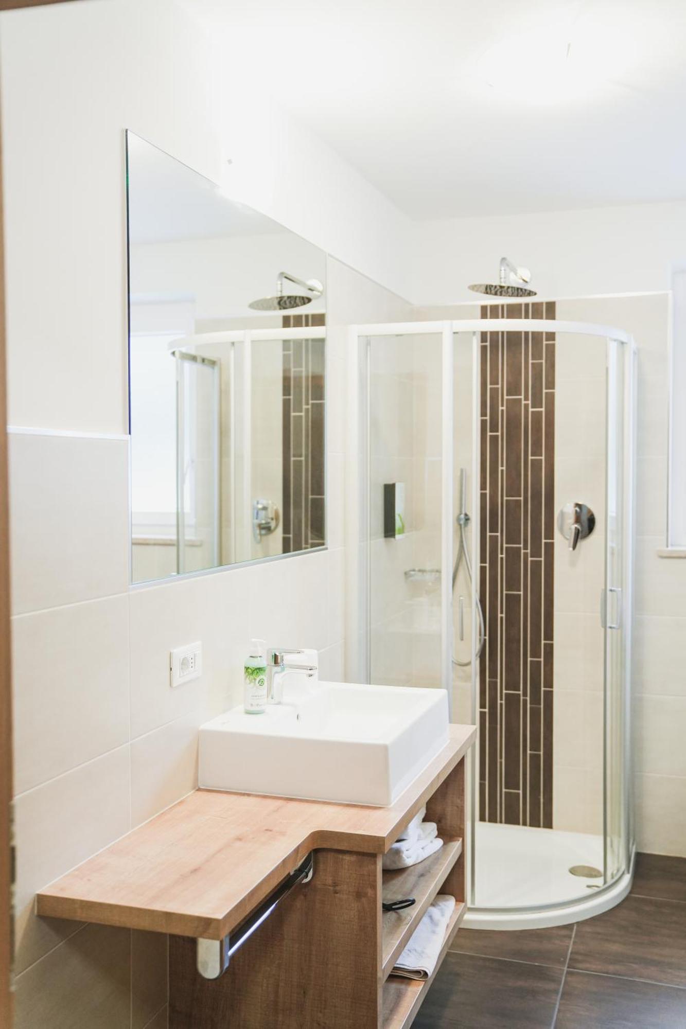 Haus Artus Aparthotel Schenna Buitenkant foto