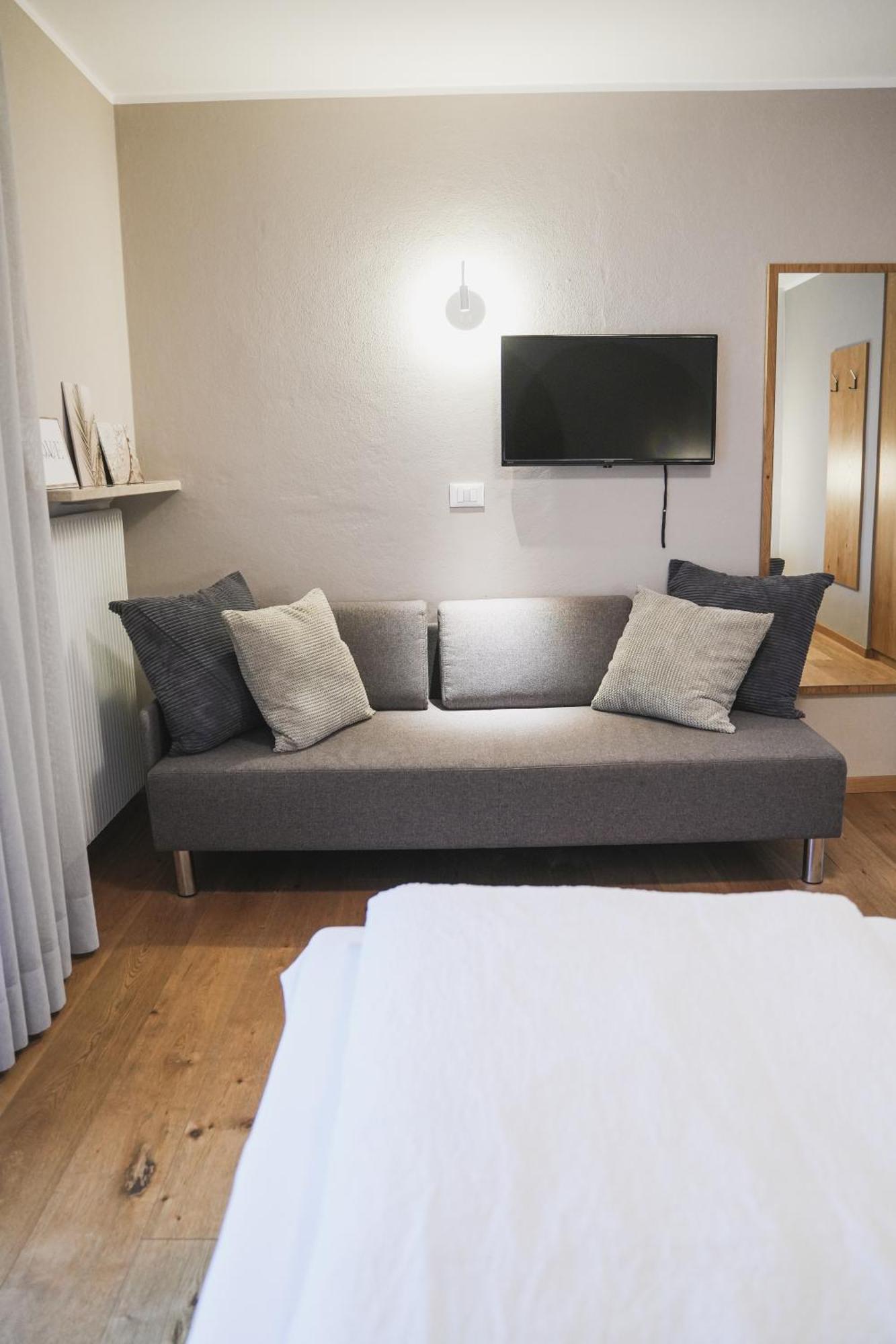 Haus Artus Aparthotel Schenna Buitenkant foto