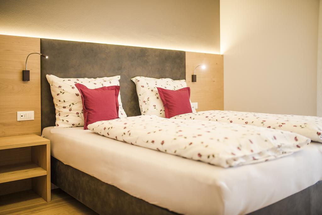 Haus Artus Aparthotel Schenna Buitenkant foto